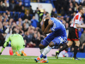 Thua đội bét bảng, Chelsea tự “đầu hàng” Liverpool