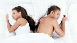 Tư thế ngủ phản ánh tình trạng hôn nhân
