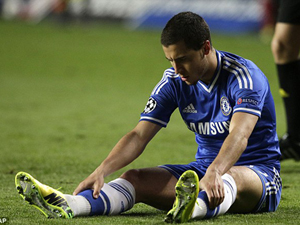 Thua đau, Hazard trở mặt “đâm lén” Mourinho