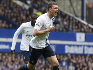 Vòng 37 Premier League: Thắng nghẹt thở, Man City tiến gần chức vô địch