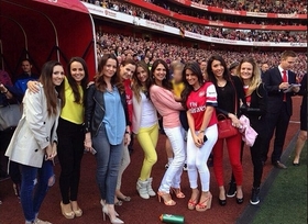 Dàn WAGs Arsenal nóng bỏng cổ vũ đội nhà