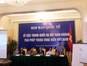 Trung Quốc ngang ngược đưa tàu tên lửa vào vùng biển Việt Nam