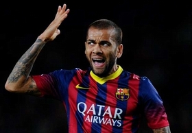 Bực tức vì bị chỉ trích, Alves dọa rời Barca