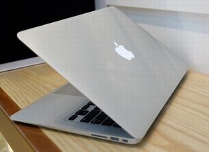 Apple MacBook Air 13-inch: Thiết kế đẹp, giá “mềm” hơn