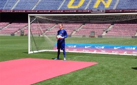 Thủ môn Ter Stegen chính thức ra mắt Barcelona