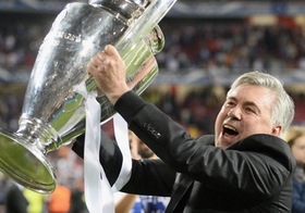 HLV Ancelotti đi vào lịch sử Champions League!