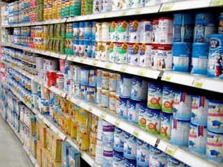 Áp trần giá sữa: Tại sao chỉ chọn 25 nhãn hàng?