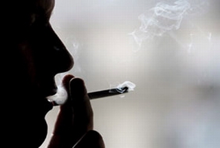 Tăng thuế thuốc lá nhằm hạn chế thanh niên hút thuốc