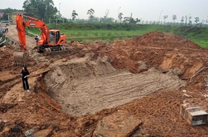 Khởi tố điều tra sự cố vỡ đường ống nước sông Đà