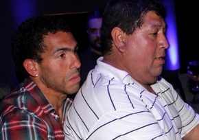 Cha Carlos Tevez bị bắt cóc tống tiền!