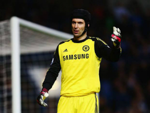Vượt quy định, Chelsea phải bán Petr Cech?
