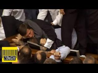 Nghị sĩ Ukraine lại choảng nhau “sứt đầu, mẻ trán” ở Quốc hội