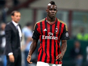 Balotelli bất ngờ tới Liverpool thay Suarez