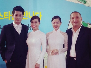 Hoàng Thùy Linh, Phạm Quỳnh Anh mặc áo dài dự LHP Hàn Quốc