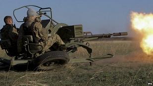 Xe tăng quân ly khai đè bẹp quân đội Ukraine