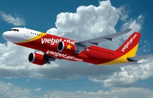 Khách nữ hành hung, xé áo nhân viên Vietjet Air