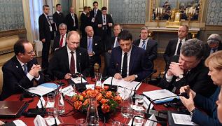 Tổng thống Nga - Ukraine gặp nhau: Đã có nụ cười?
