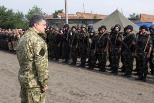 Tổng thống Ukraine bất ngờ tới vùng chiến sự