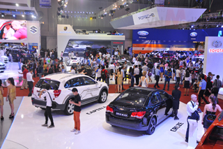 Gần 200 khách mua ô tô tại triển lãm