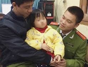 Khởi tố kẻ bắt cóc cháu bé 3 tuổi giữa Hà Nội