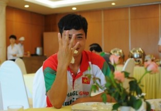 Công Phượng thu nhập 30 triệu VNĐ/tháng 2014