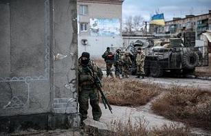 Ukraine lại sầm sập lao đến chiến tranh?
