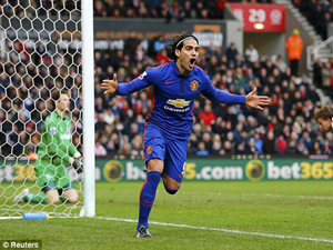 Vòng 20 Premier League: Công tệ, M.U mất điểm ngày đầu năm