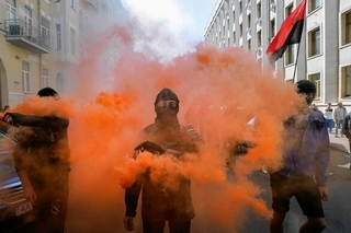 Kiev đau đầu vì đội quân diều hâu