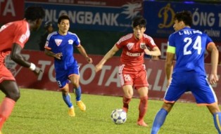 Vòng 5 V-League: B.Bình Dương nhận trái đắng!