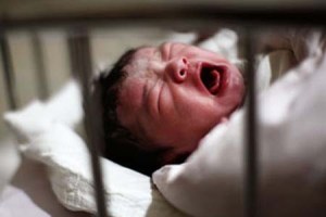 Sản phụ nhẫn tâm bán đứa con mới chào đời