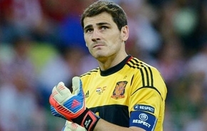 Thất sủng tại Real, Casillas tìm đường tới Mỹ