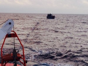 Sáng mùng 3 Tết, cứu 9 thuyền viên trôi dạt trên biển