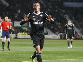 C.Ronaldo lập công giúp Real đánh bại Elche
