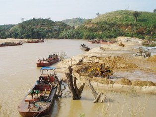 Xử lý khai thác cát trái phép trên Vịnh Hạ Long