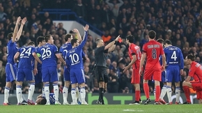 Chelsea không bao giờ từ bỏ gây sức ép với trọng tài!