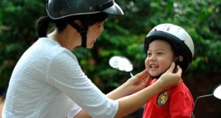 Ngày cao điểm xử lý việc không đội mũ bảo hiểm cho trẻ em