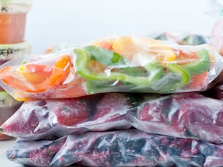 Thu hồi sản phẩm ăn sẵn đông lạnh chứa chất dẻo có màu