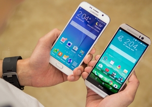 HTC tung video chọc vui Samsung và Apple