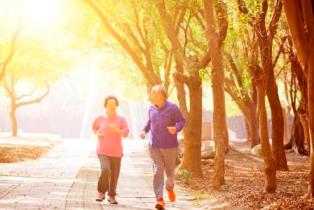 4 biện pháp tăng cường sức khỏe cho người lớn tuổi