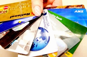 Nhiều rủi ro khi ngân hàng đua nhau phát hành thẻ