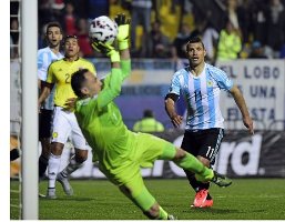 Argentina đánh bại Colombia trong loạt đấu súng cân não