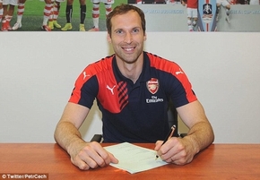 Thủ thành Cech chính thức ra mắt Arsenal