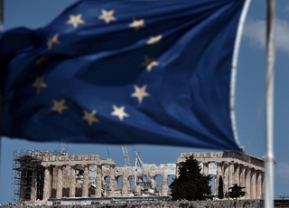 Phẫn nộ, dân Hy Lạp cảnh báo chiến tranh với EU