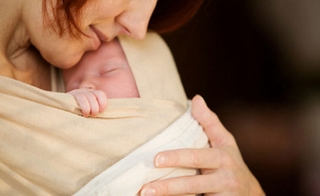 Cứu trẻ sơ sinh bằng “Cái ôm đầu tiên”