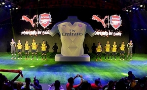  Arsenal ra mắt áo đấu &quot;cực độc&quot; cho mùa giải mới!