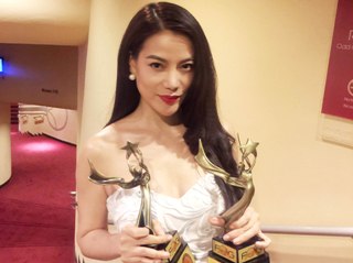 Trương Ngọc Ánh đoạt giải “Nữ diễn viên xuất sắc nhất” tại LHP thế giới