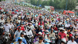 Hà Nội đề xuất dừng thu “thuế đường” với xe máy