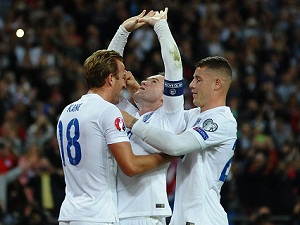 Vòng loại Euro 2016: Rooney phá kỉ lục, Anh nối dài mạch toàn thắng