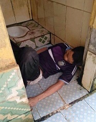 Hà Nội: Người đàn ông chết trong nhà vệ sinh công cộng