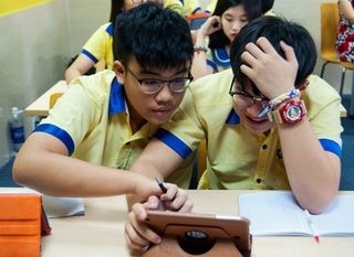 TP.Hồ Chí Minh: Trường đầu tiên thay sách giáo khoa giấy bằng Classbook